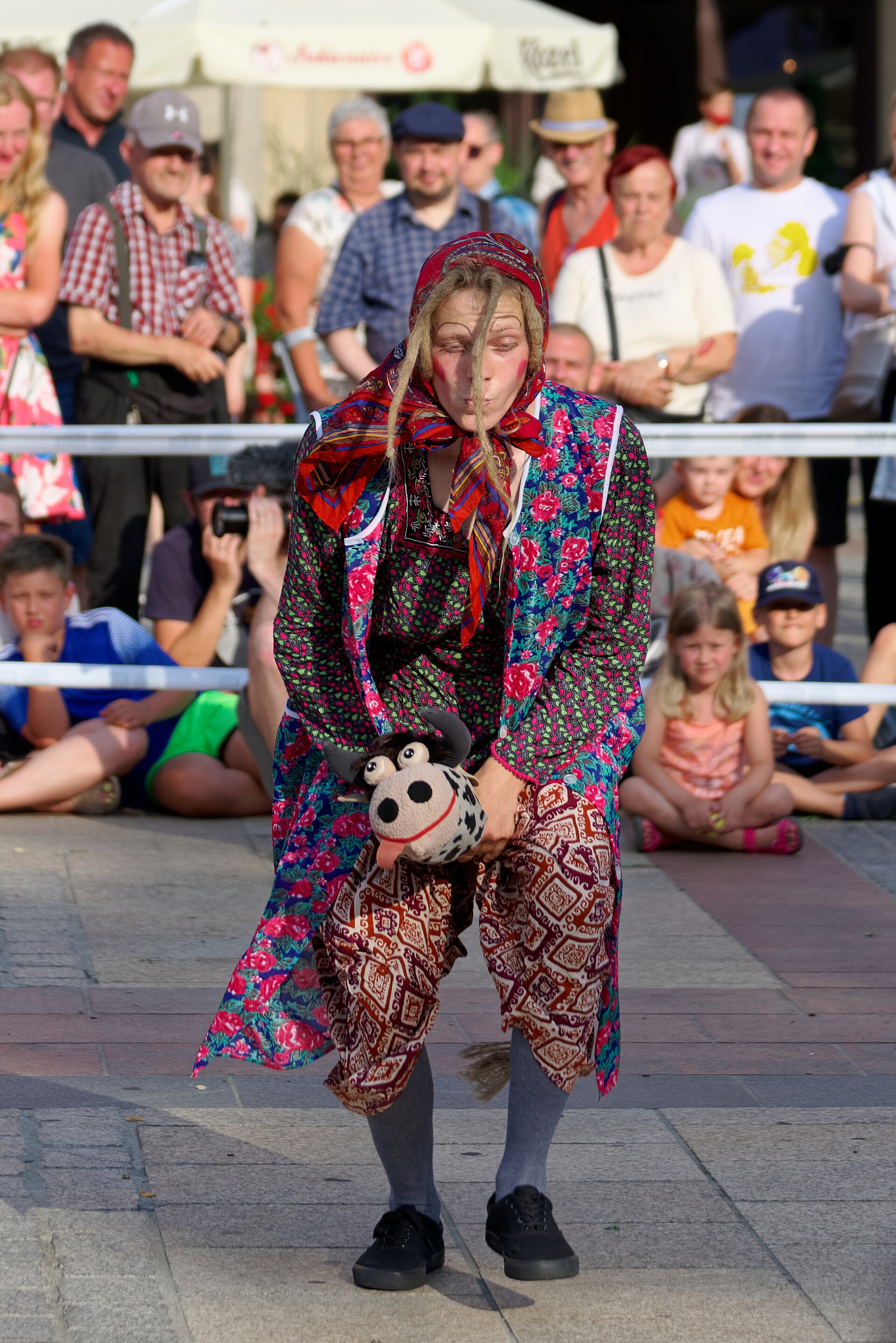 Teatr Pinezka in the show "An Epidemic of Laughter" at 34. ULICA – The International Festival of Street Theatres in Kraków