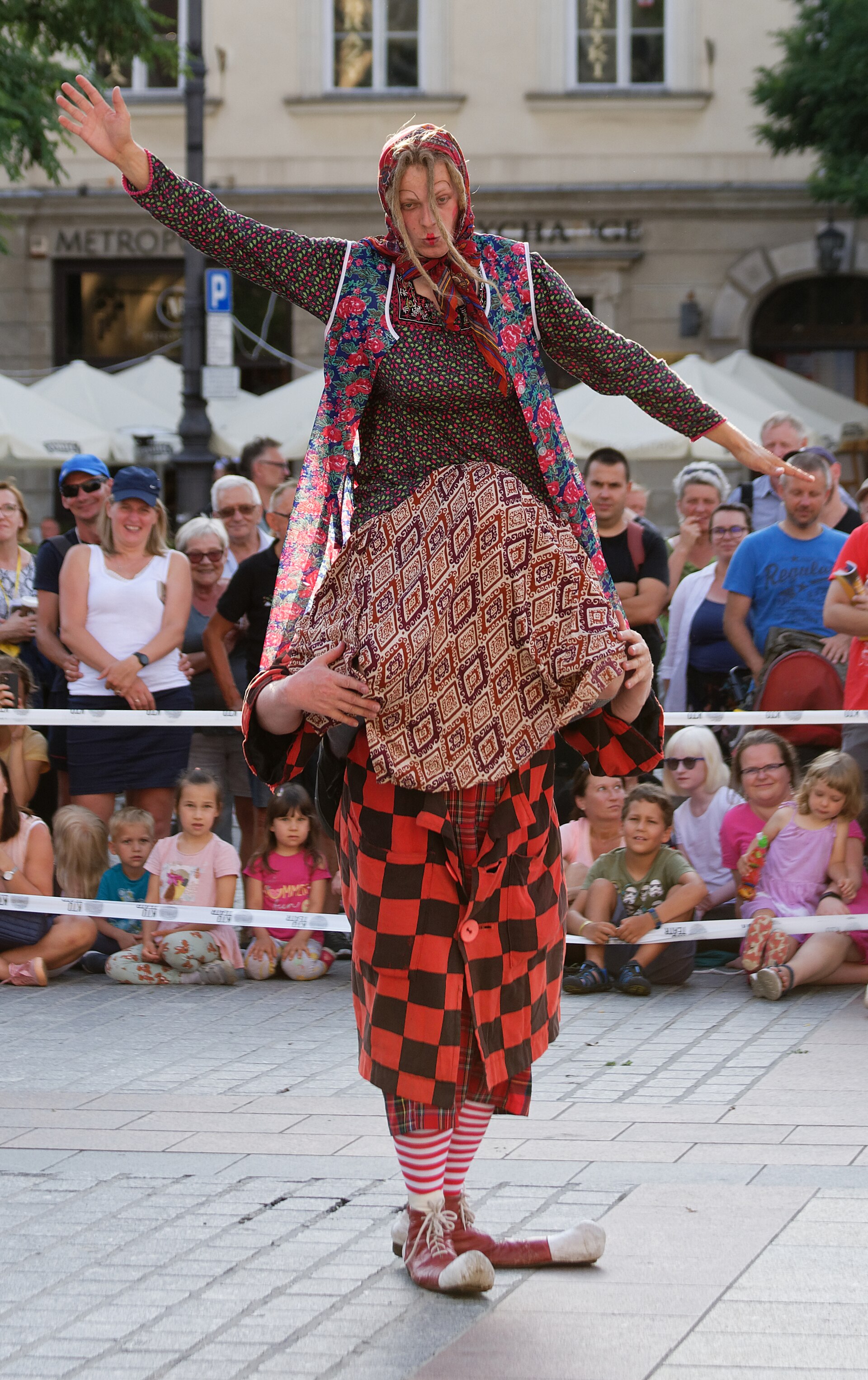 Teatr Pinezka in the show "An Epidemic of Laughter" at 34. ULICA – The International Festival of Street Theatres in Kraków